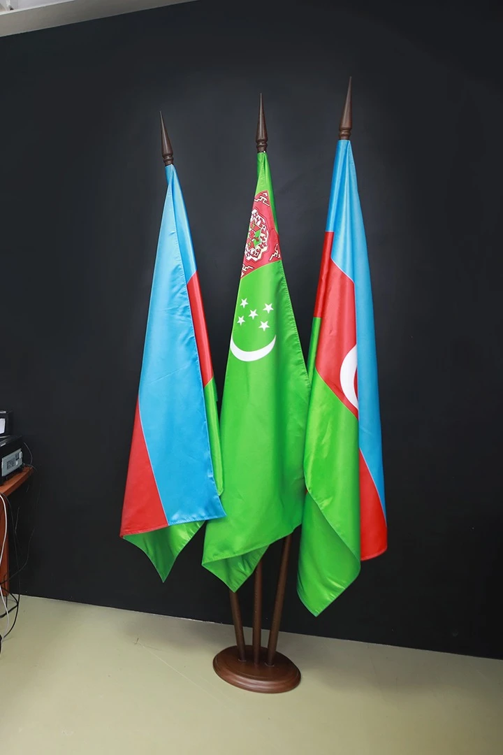 Подставка деревянная с основанием Шашка (бук) 3 штока 2,2 м#1 Подставка деревянная с основанием Шашка (бук) 3 штока 2,2 м#1