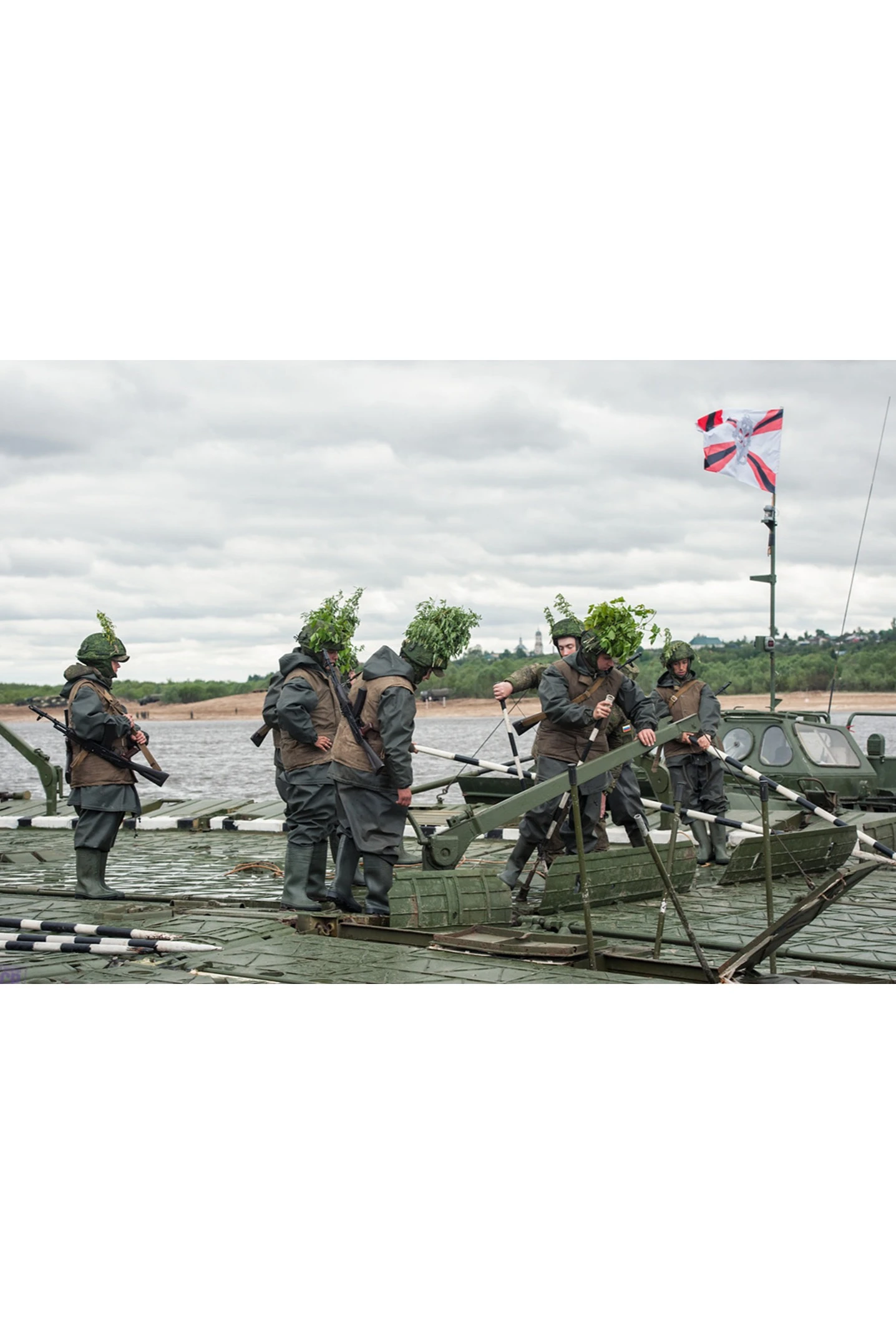 Купить Флаг Инженерных войск РФ 90х135 см шелк от производителя