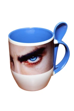 Купить кружку двухцветную с ложкой, с принтом "Blue eyes"