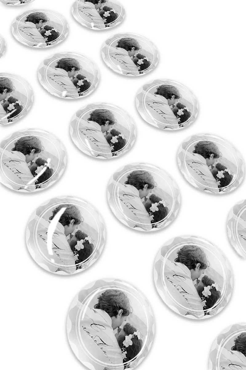 Купить наклейку заливную 2х2 см круг, с нанесением "С любовью" Купить наклейку заливную 2х2 см круг, с нанесением "С любовью"