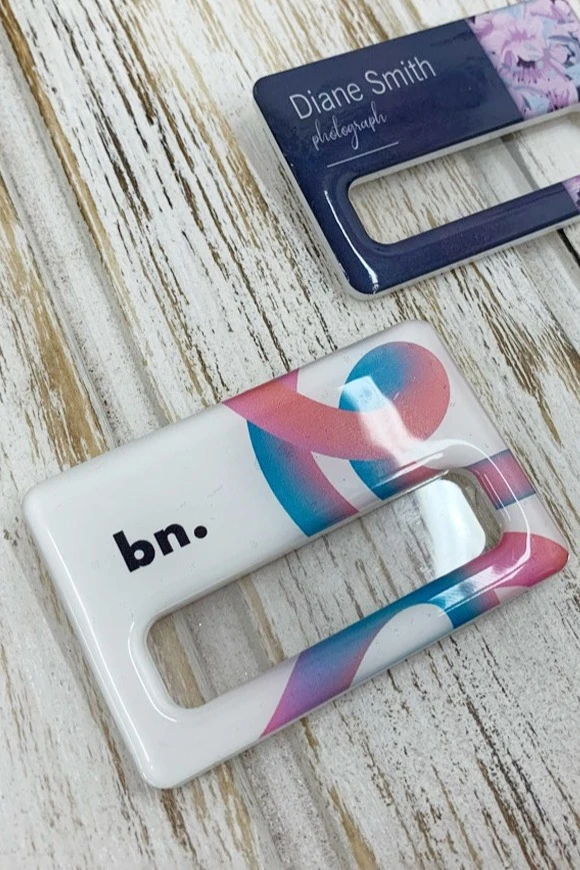 Бейдж из акрила с заливкой, 47х73 мм#1