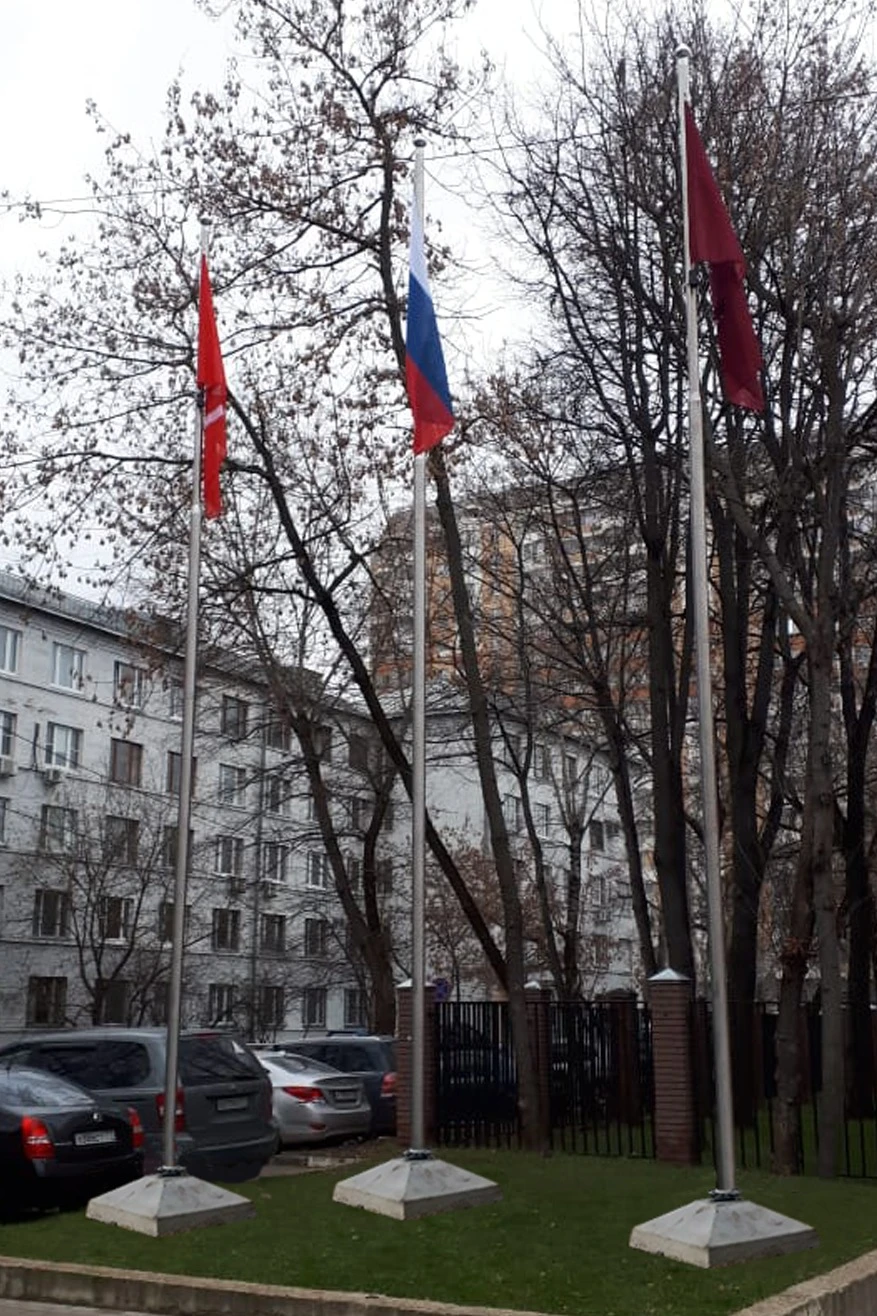 Арендовать флагшток из нержавеющей стали с закрытым механизмом 5 м