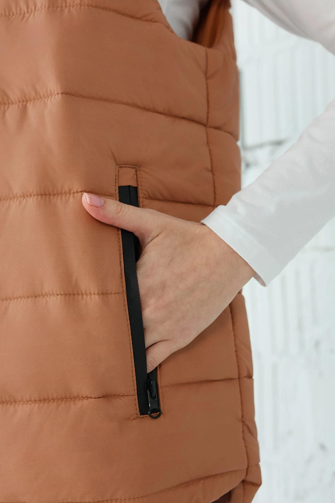 Жилет Эмбер на синтепоне со стежкой унисекс, однотонный коричневый#5