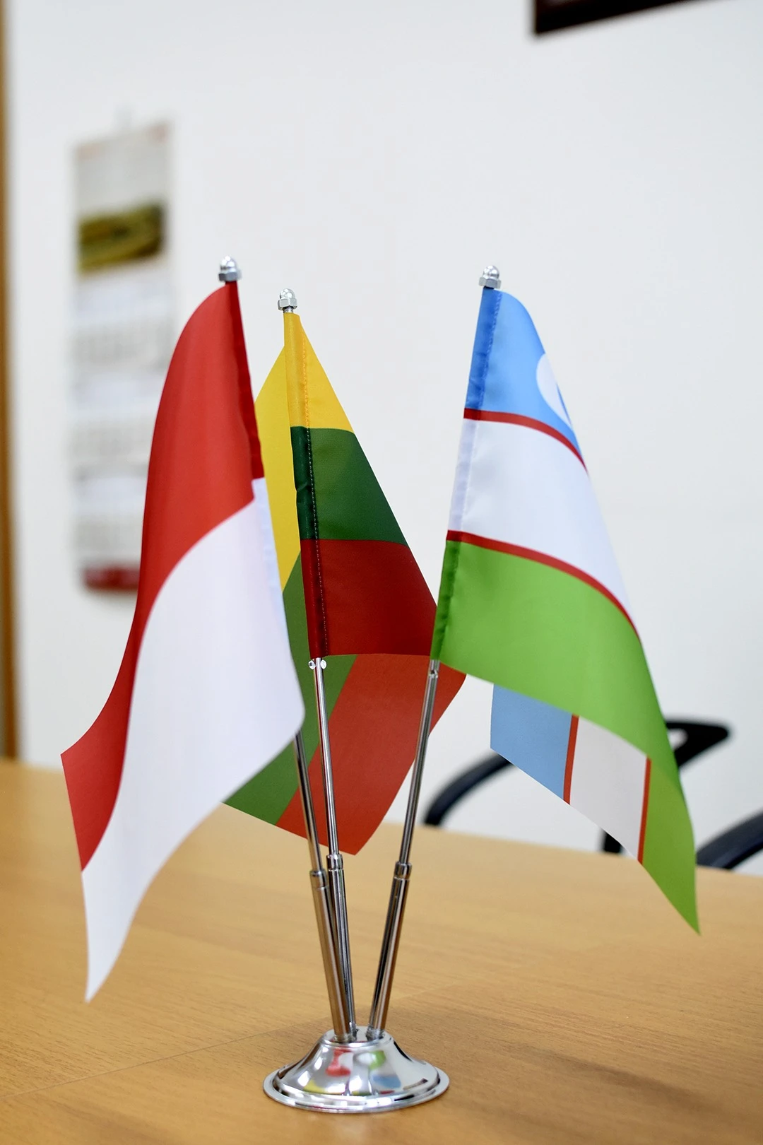 Флагшток настольный (хром, сталь) 3 штока#6