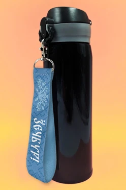 Купить ремувку 2,5х15 см с карабином-люкс, с принтом "Hello"