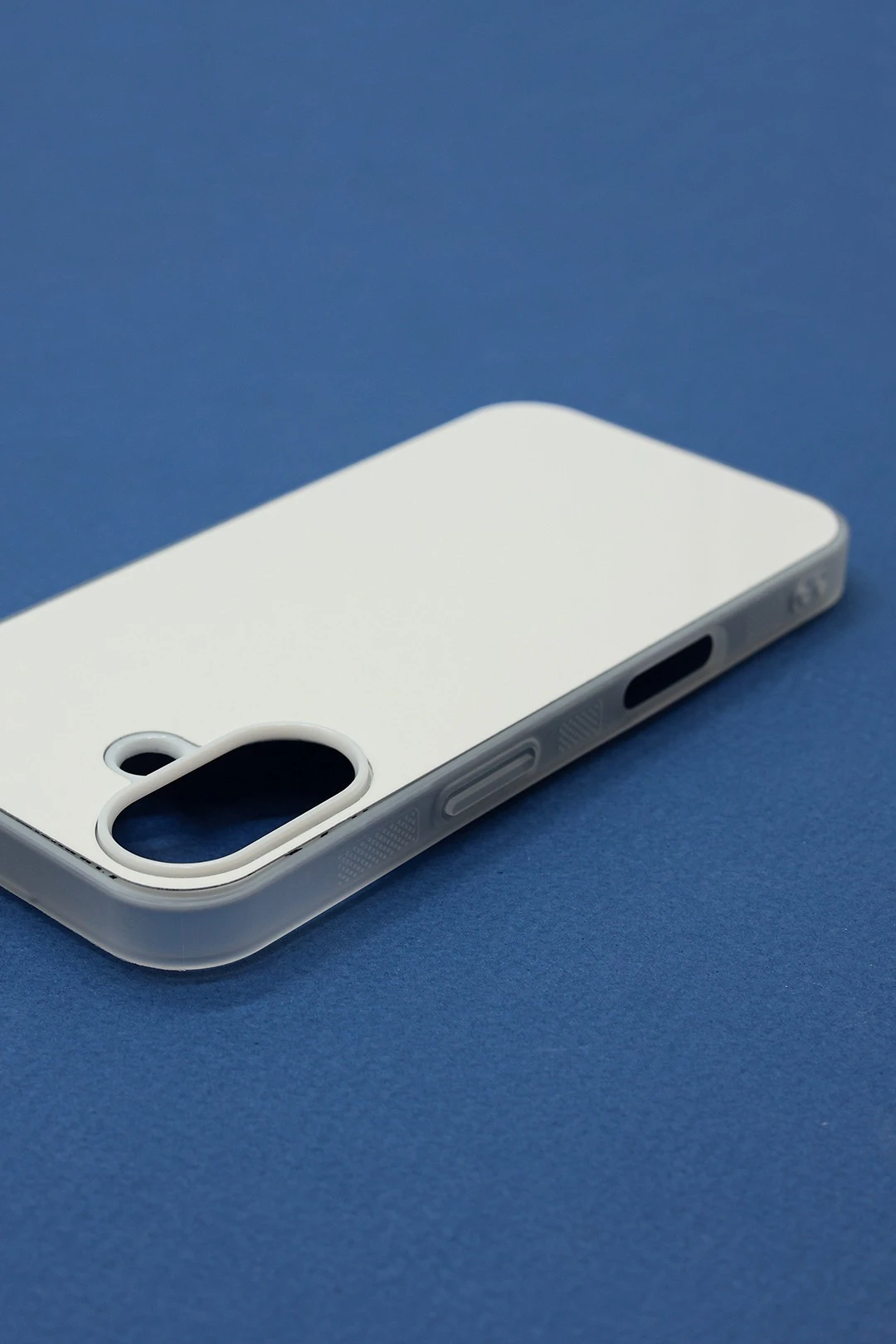 Купить чехол для iPhone 16 без печати