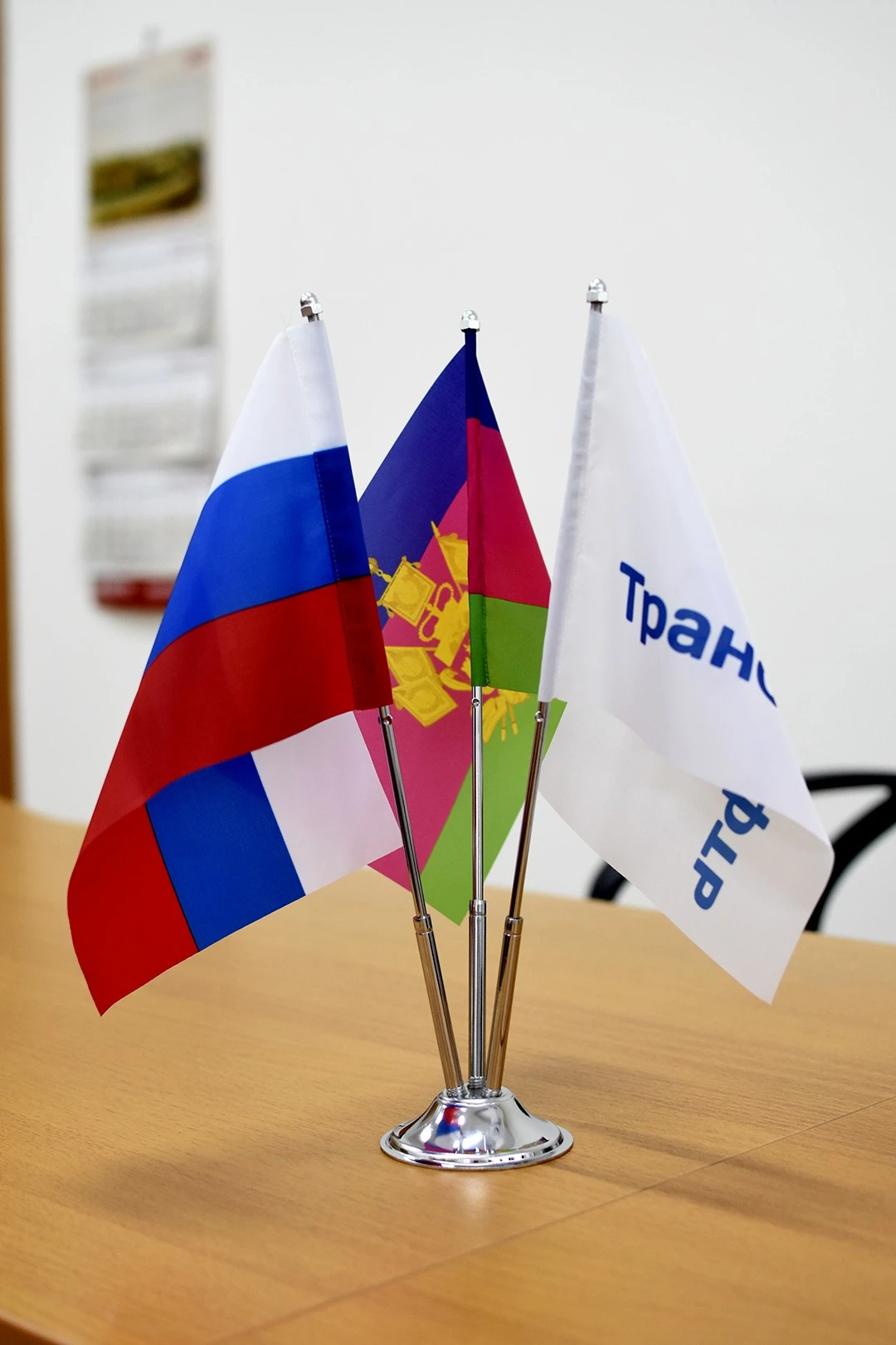 Флагшток настольный (хром, сталь) 3 штока#5