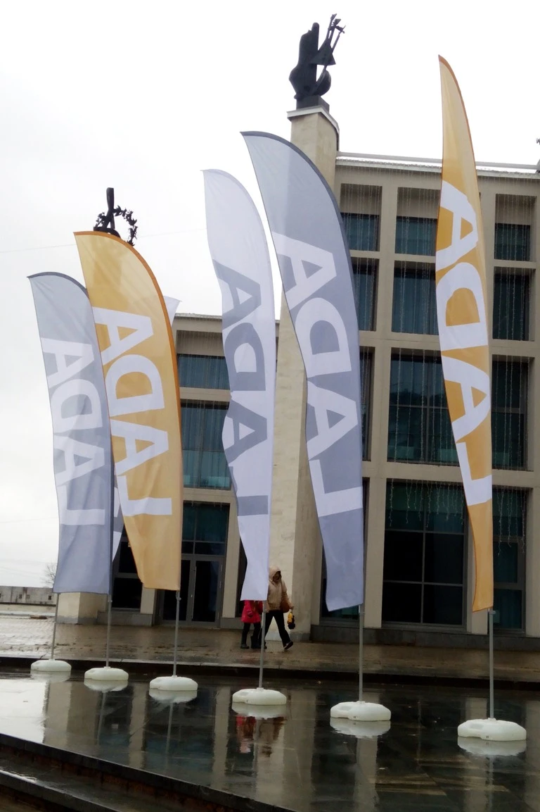 Арендовать флагшток Парус с наливным основанием