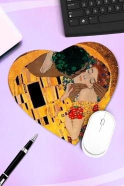 Купить коврик для мыши в форме сердца с принтом "Kiss" Купить коврик для мыши в форме сердца с принтом "Kiss"