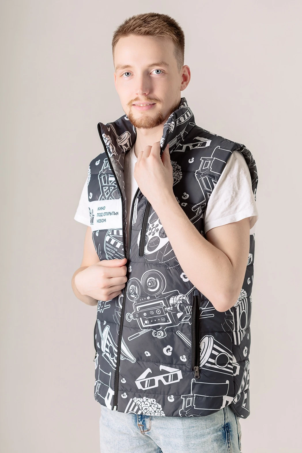 Купить жилет Бостон на синтепоне со стежкой унисекс, с полной запечаткой "Кино под небом"