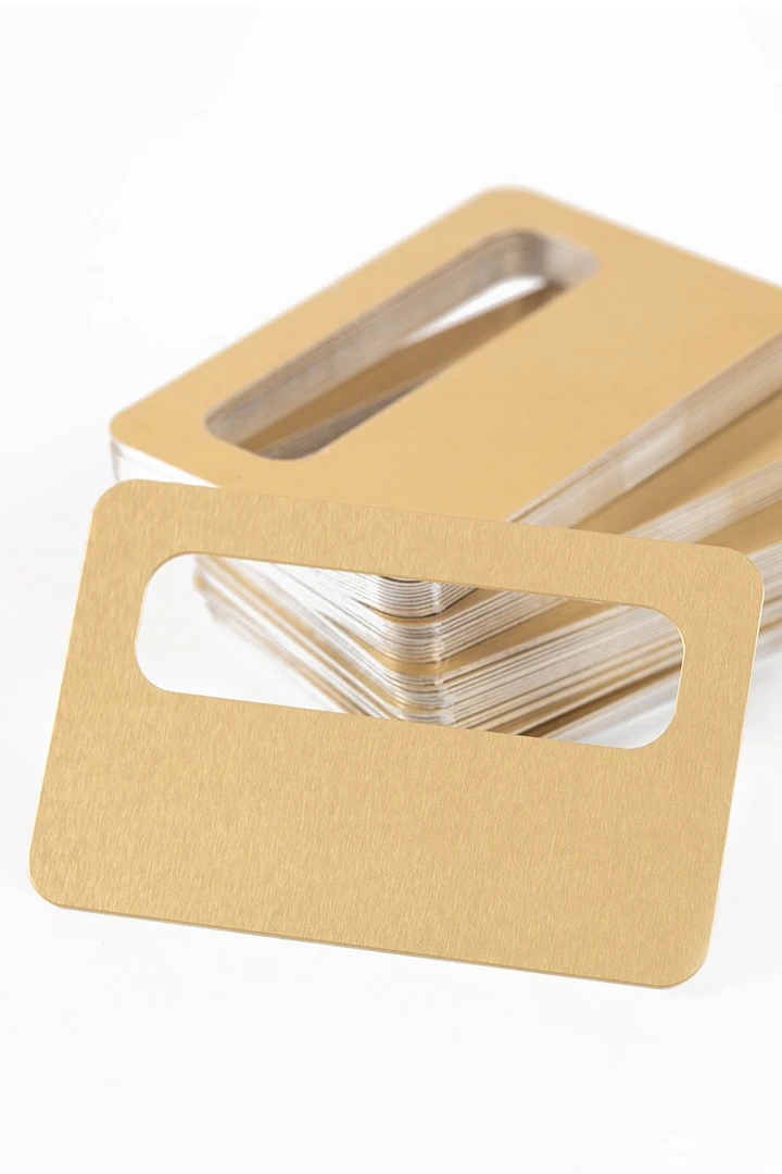 Купить бейдж с окном сатин односторонний 73х47 мм 0,6 мм