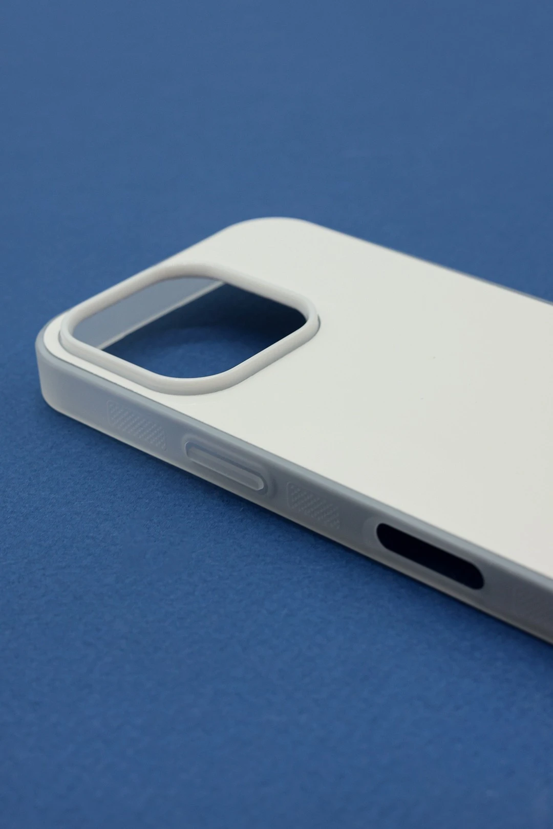 Купить чехол для iPhone 16 Pro без печати