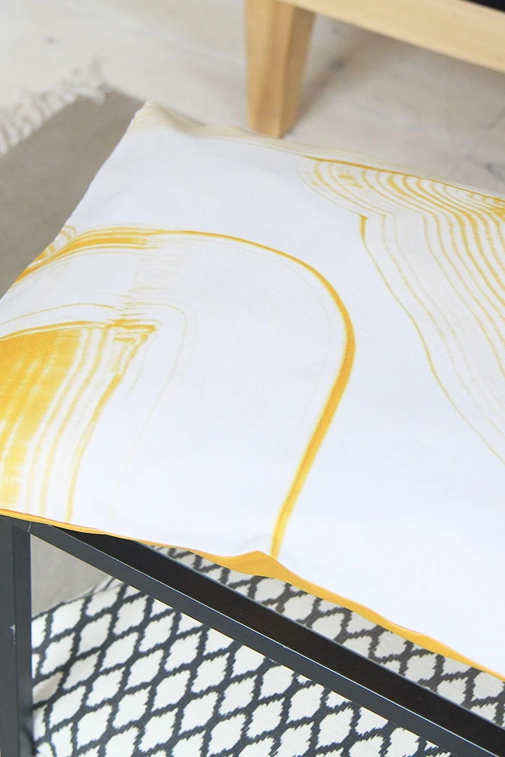 Купить подушку 50х50 см, с принтом "Amber"