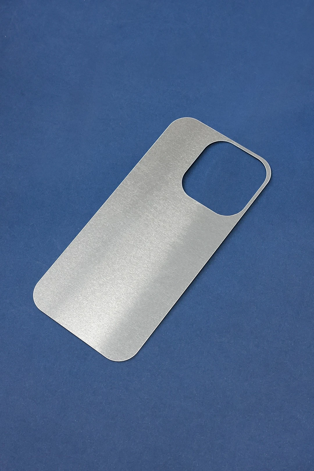 Пластина металлическая для чехла iPhone 16 Pro без печати#1