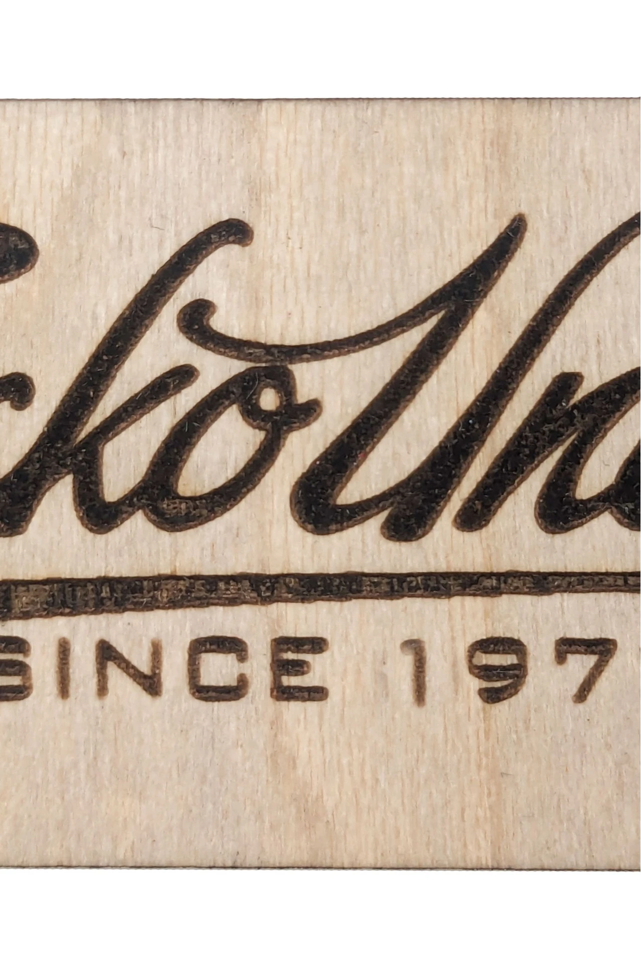 Бейдж из фанеры с гравировкой 47х73 мм "EckoUnltd"#1 Бейдж из фанеры с гравировкой 47х73 мм "EckoUnltd"#1