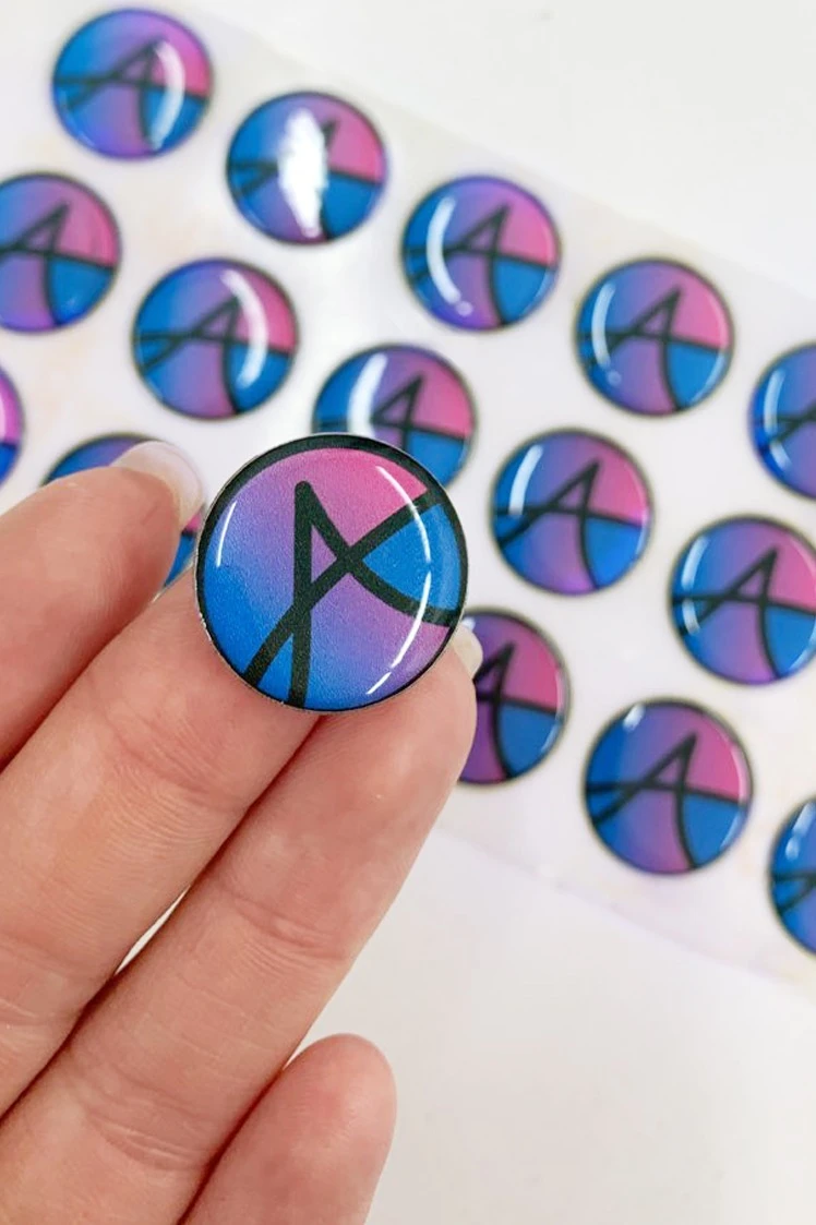 Купить наклейку заливную 2х2 см, с нанесением "Символ А"