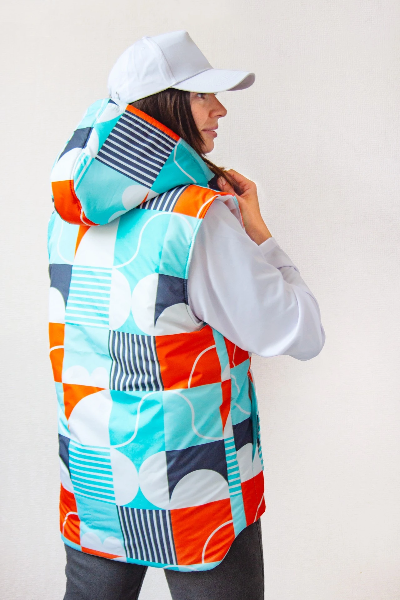 Жилет Трис на синтепоне с капюшоном унисекс, с полной запечаткой#7