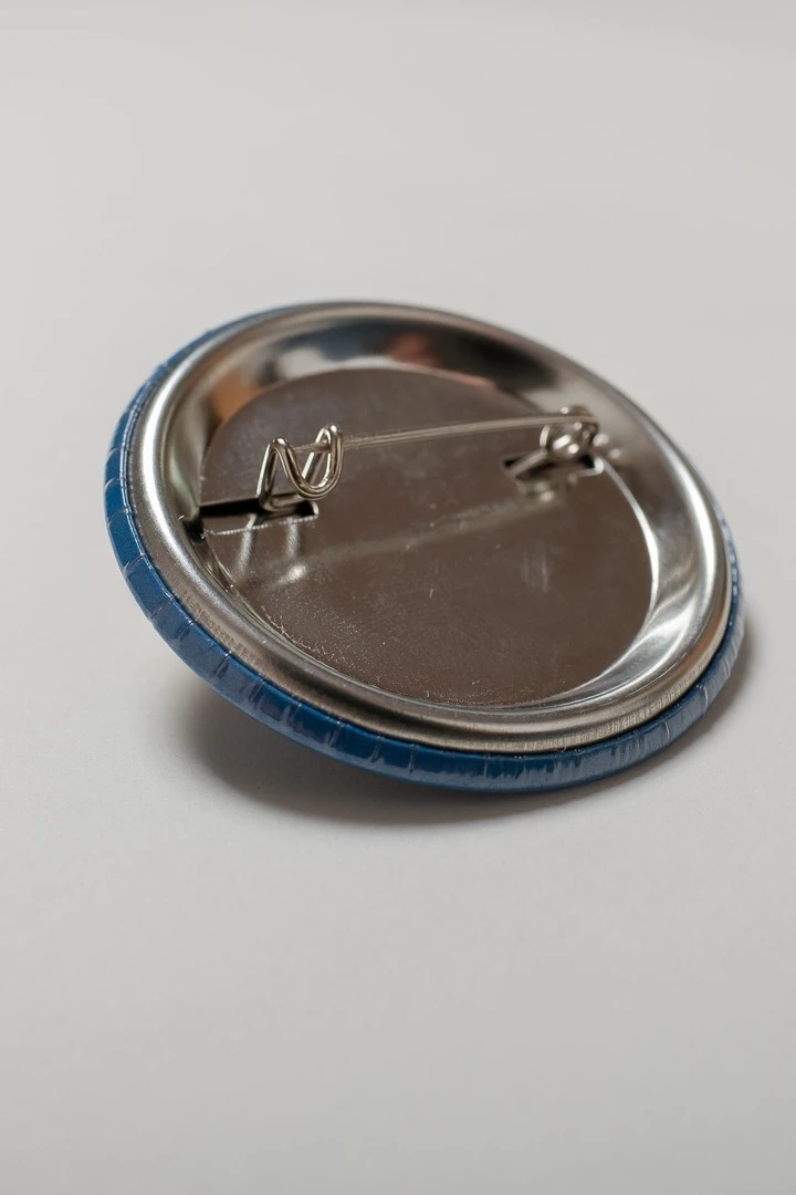 Значок закатный диаметр 37 мм, с печатью "Graduate"#1