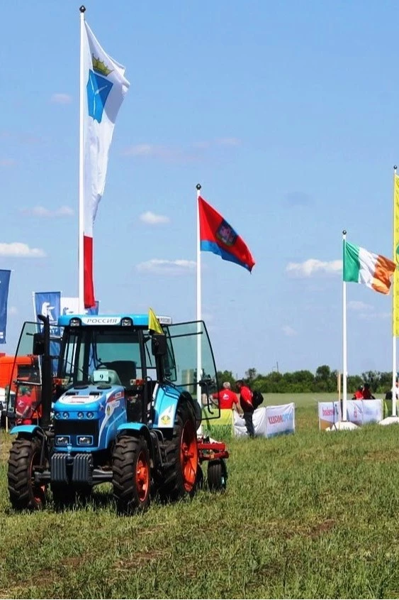 Аренда флагштока из стекловолокна с закрытым механизмом 6 м#1