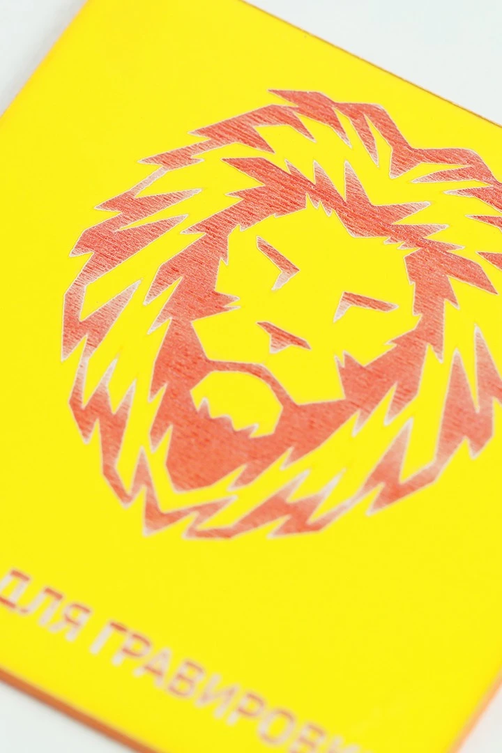 Пластик двухслойный гладкий 300х600 мм 1,5 мм, желтый/красный#1