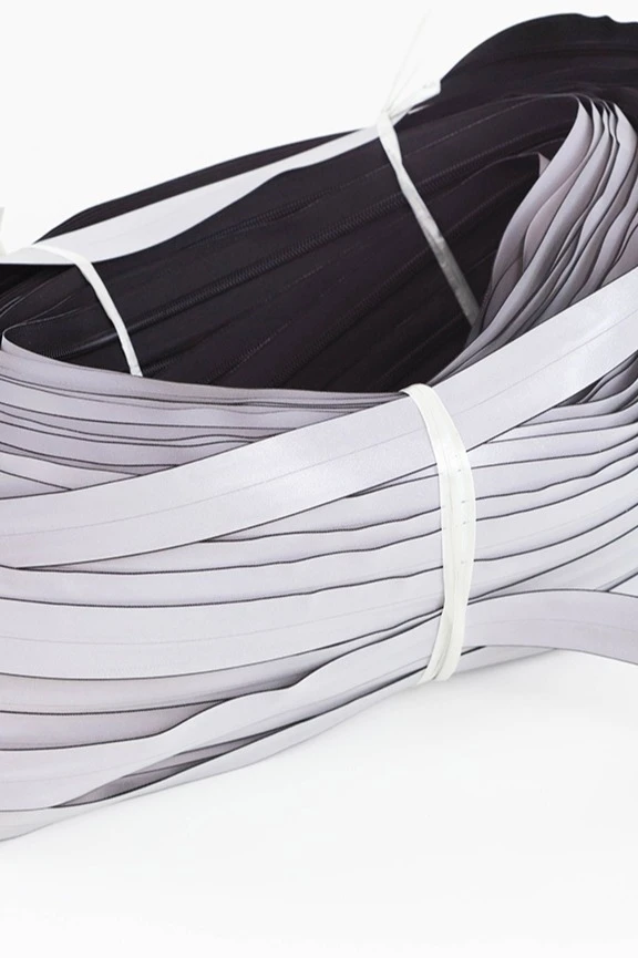 Молния спиральная реверсивная водонепроницаемая светоотражающая в рулоне 18 300 см, тип 5#3