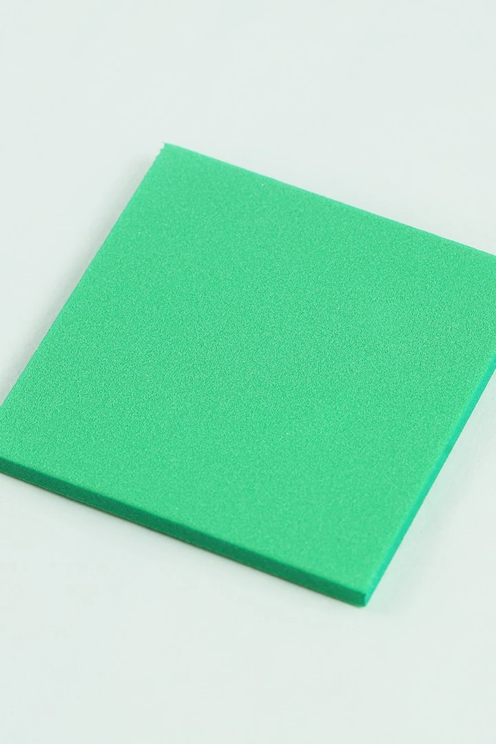 Купить ЭВА материал 600х300 мм 4 мм, зеленый №1