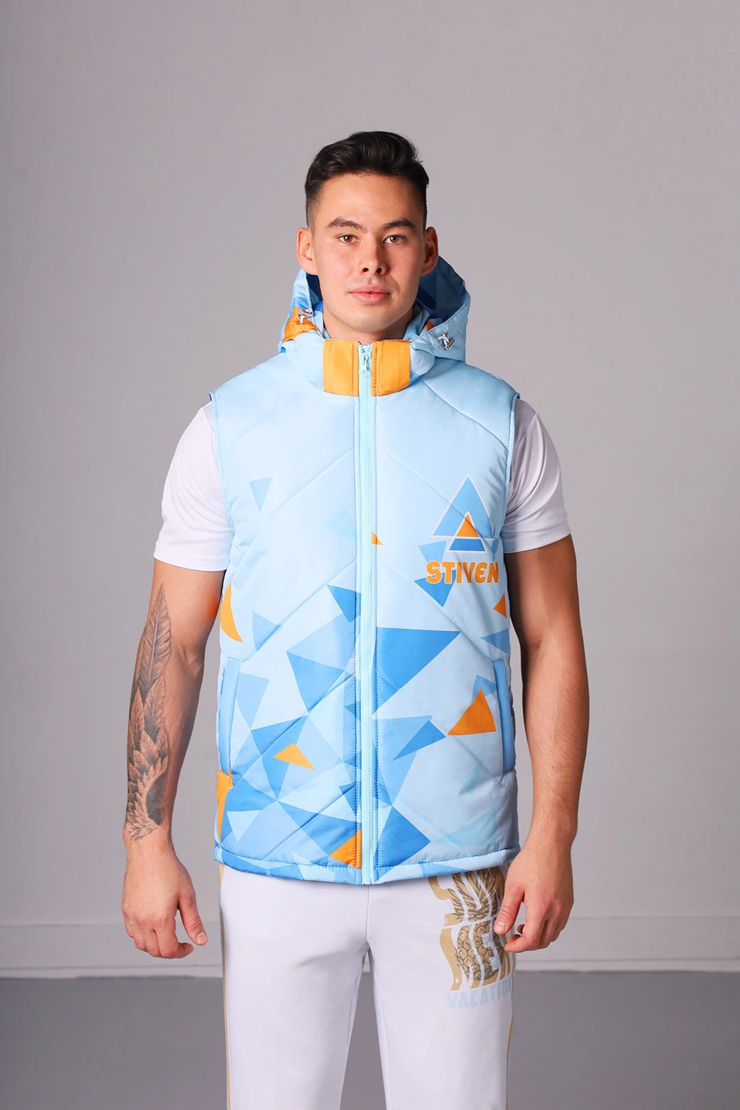 Купить жилет Стивен на синтепоне с капюшоном унисекс, с полной запечаткой "Stiven"