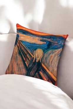 Купить подушку 50х50 см, с принтом "Cry" Купить подушку 50х50 см, с принтом "Cry"