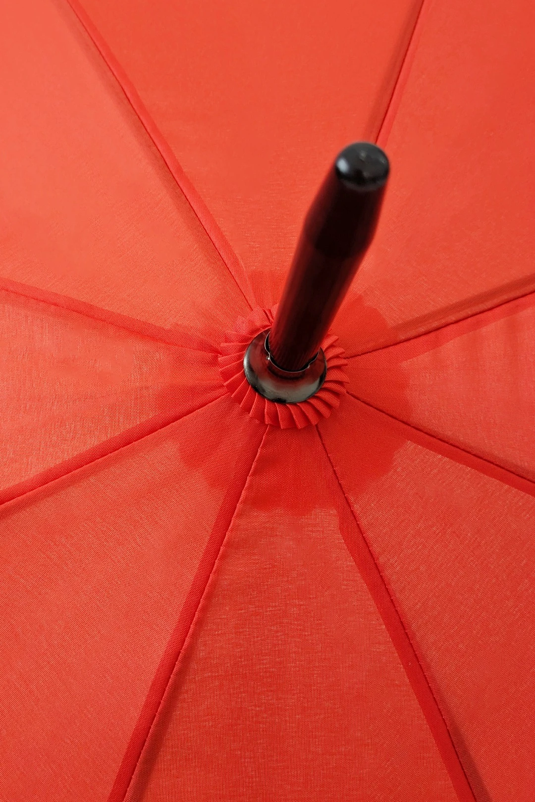 Зонт-трость Марк с пластиковой ручкой однослойный, однотонный красный#1