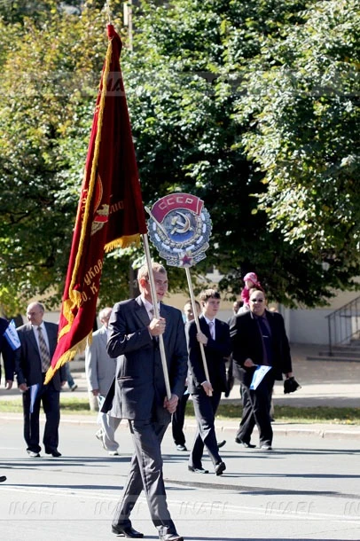 Знамя с символикой СССР вышитое на бархате 100х150 см "Proletarians of all countries, unite!"#1 Знамя с символикой СССР вышитое на бархате 100х150 см "Proletarians of all countries, unite!"#1