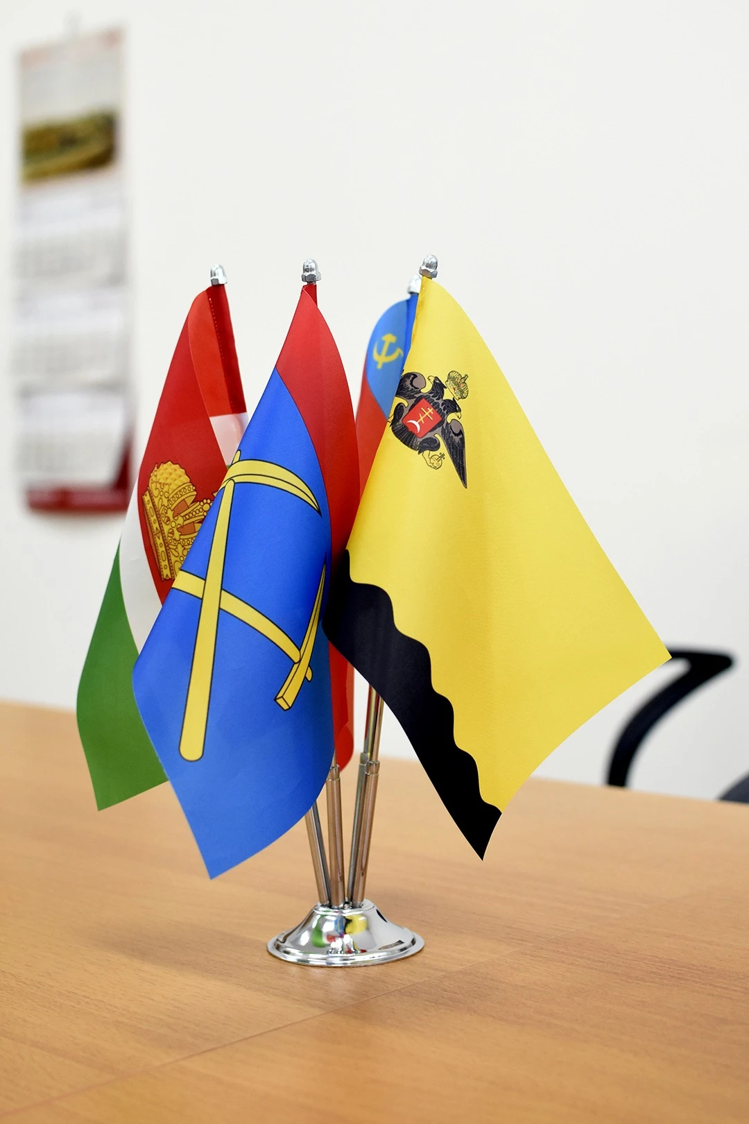 Флагшток настольный (хром, сталь) 4 штока#2