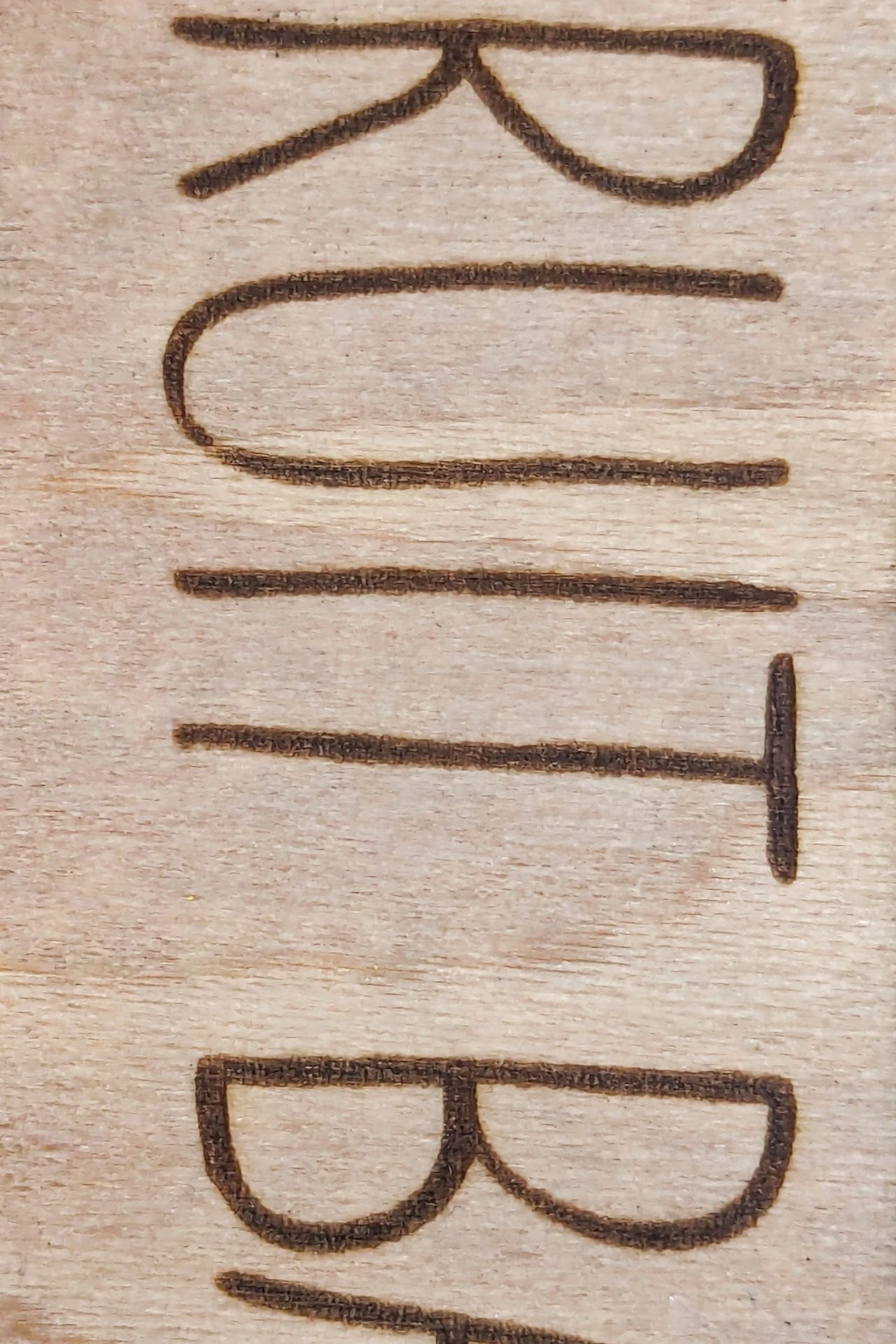 Бейдж из фанеры с гравировкой, 50х80 мм#1