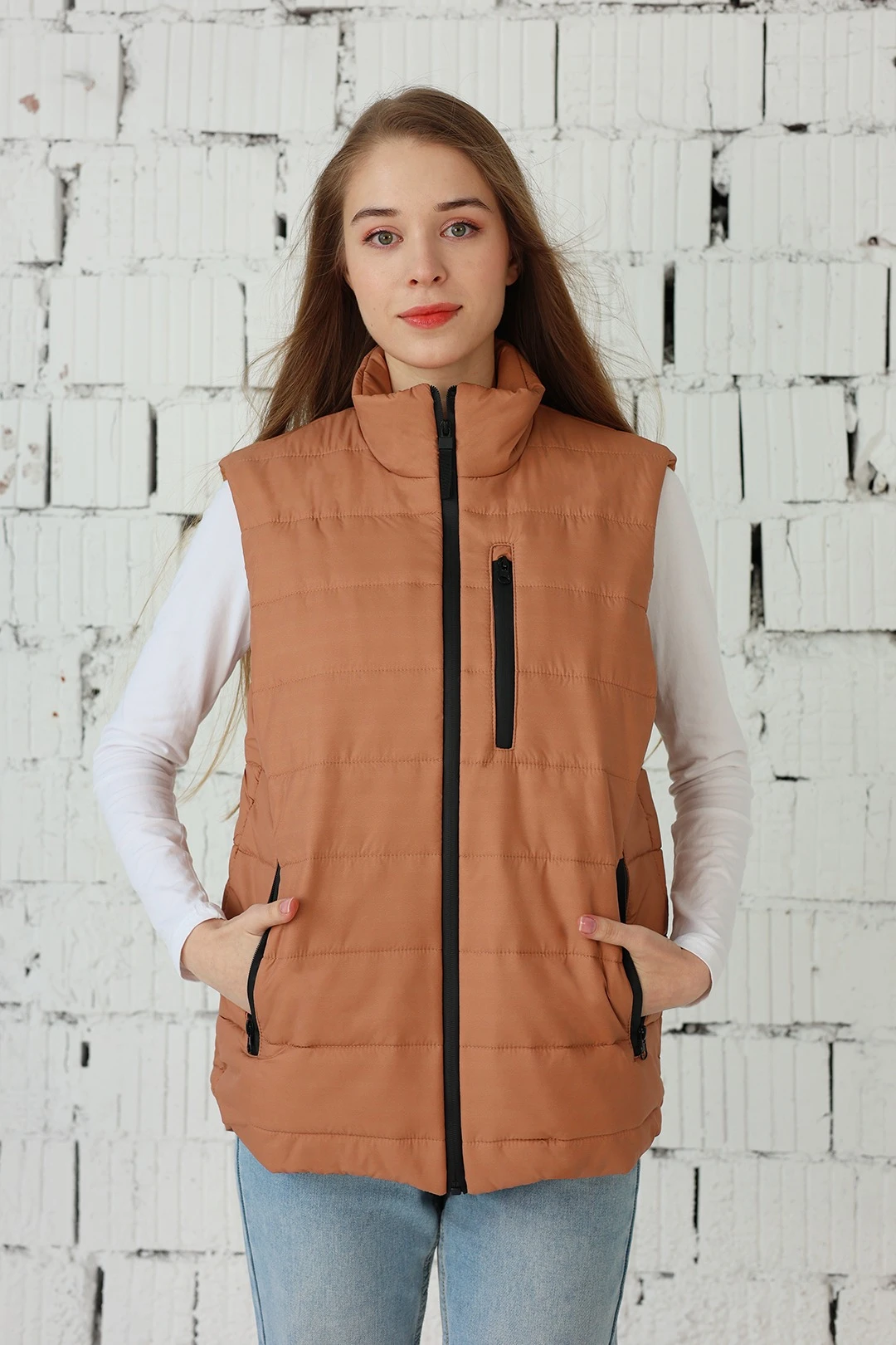 Жилет Эмбер на синтепоне со стежкой унисекс, однотонный коричневый#1