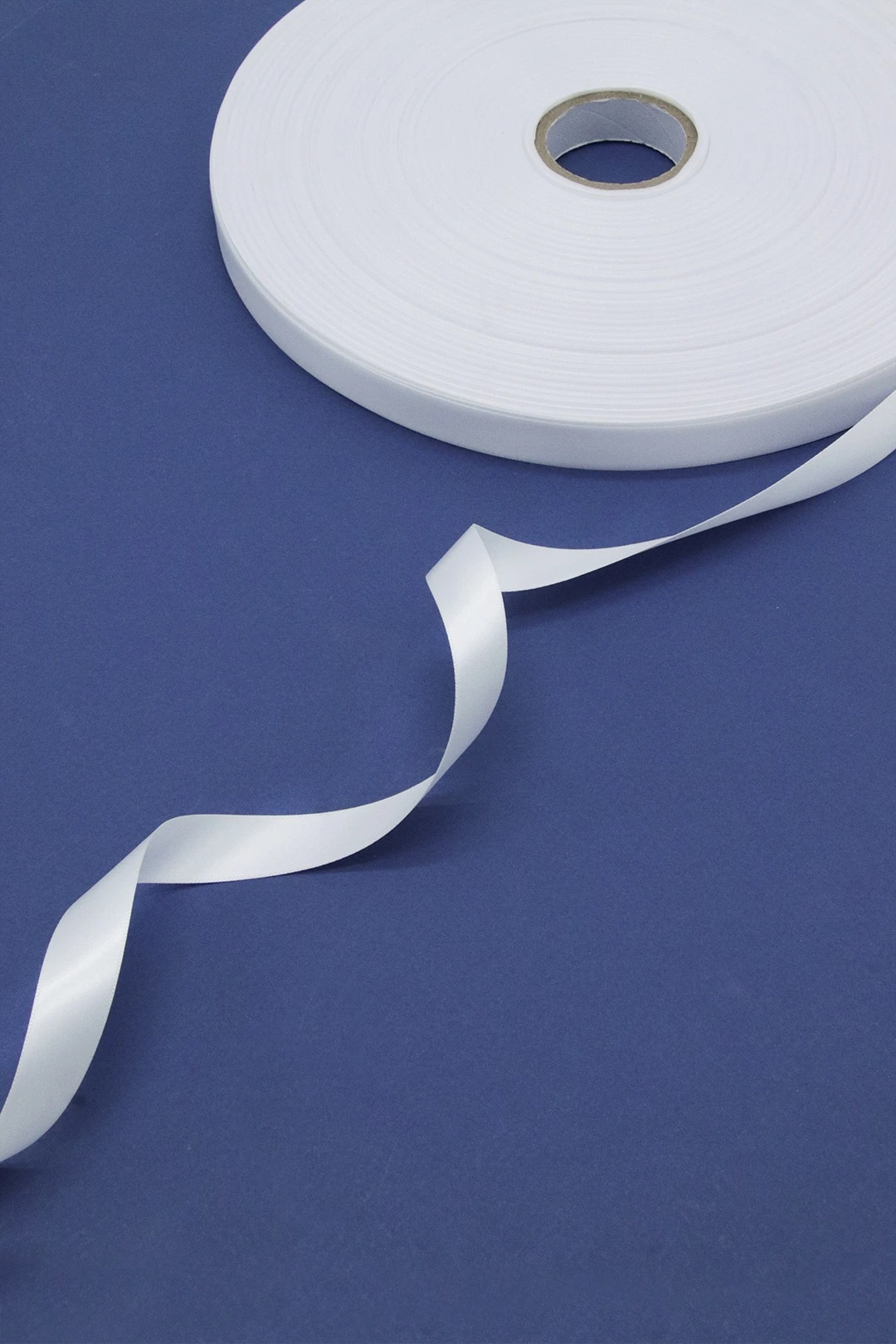 Купить ленту атласную люкс белая ширина 1,5 см