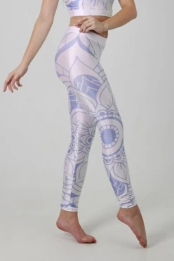 Легинсы женские с узким поясом с принтом "White and Purple Mandala"