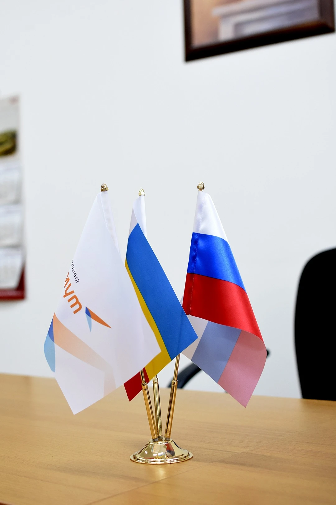 Флагшток настольный (золото, сталь) 3 штока#5