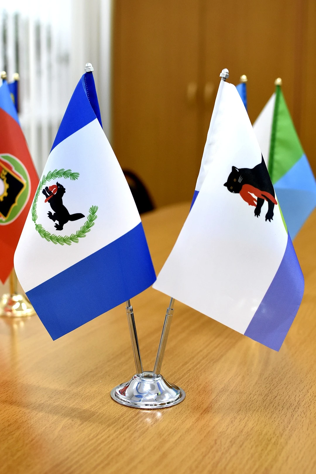 Флагшток настольный (хром, сталь) 2 штока#4