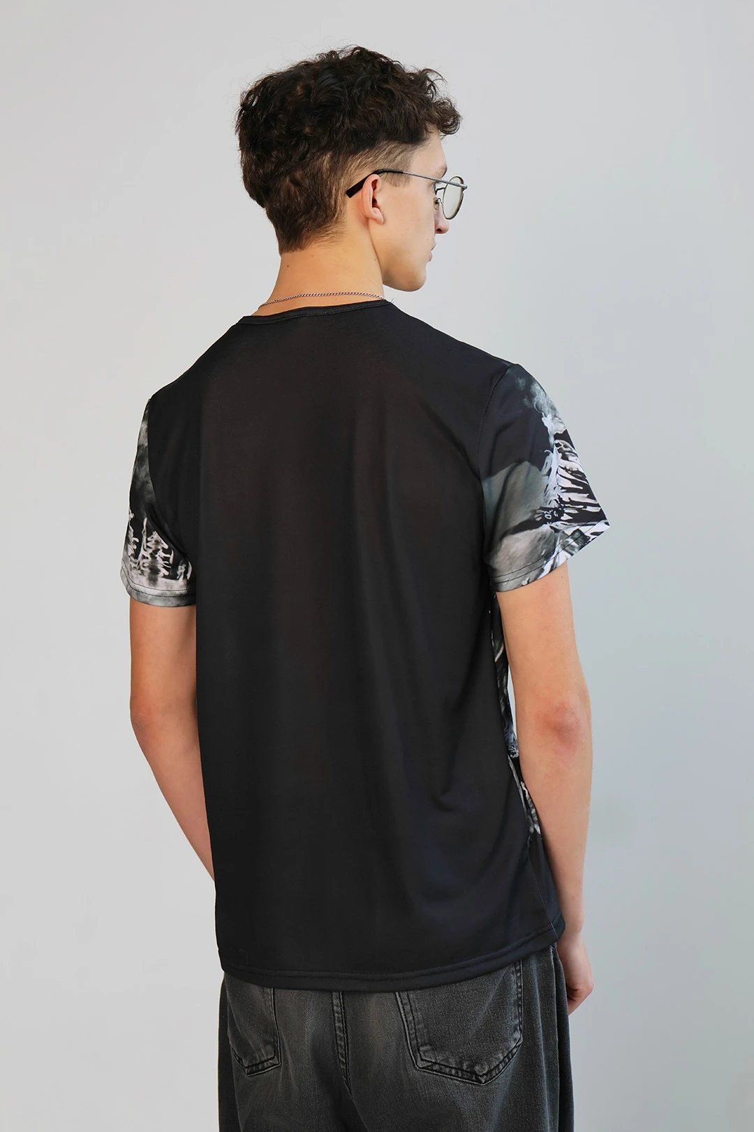 Футболка Гэлэкси унисекс из кулирной глади с полной запечаткой "Wolf"#1