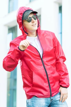 Купить ветровку Арчи с капюшоном унисекс, однотонная красную