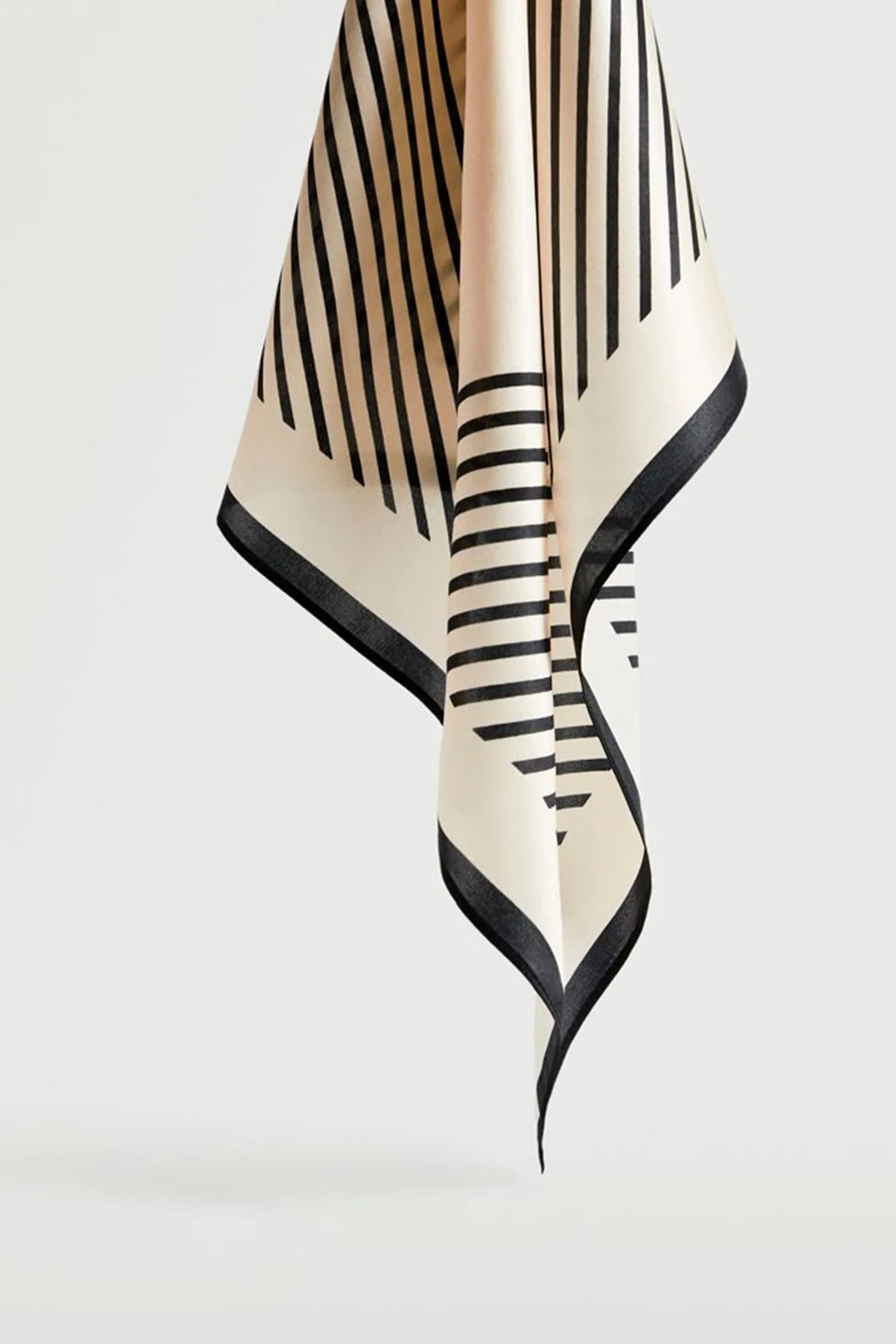 Купить косынку Шарлотта 65х65х95 см, с полной запечаткой "Mini lines"