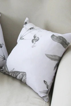 Купить подушку 35х35 см, с принтом "Monochrome"