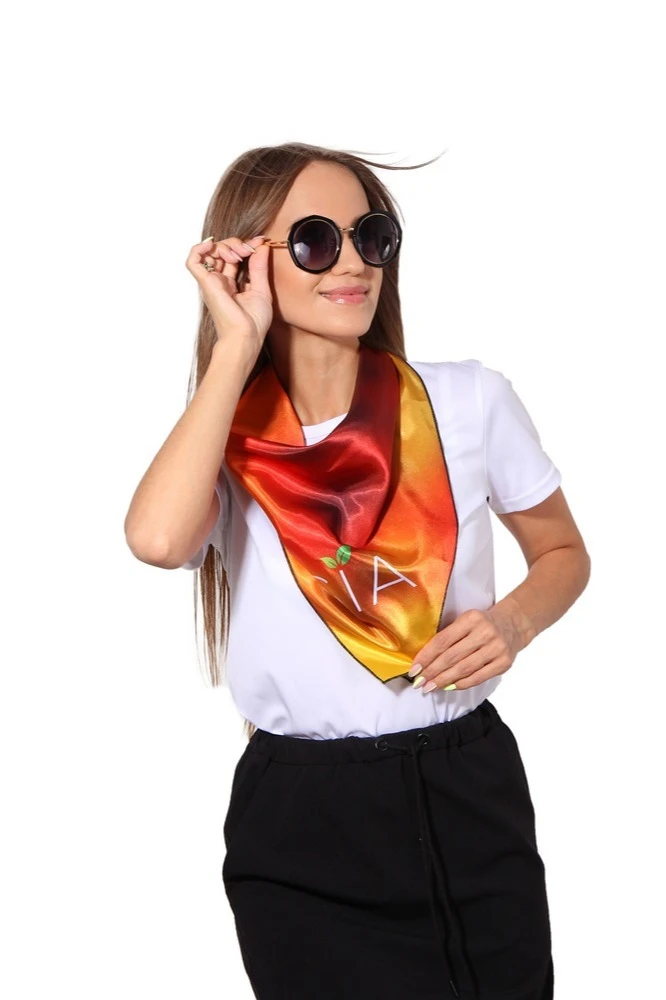 Купить платок Шанель 70х70 см с полной запечаткой "Sia"