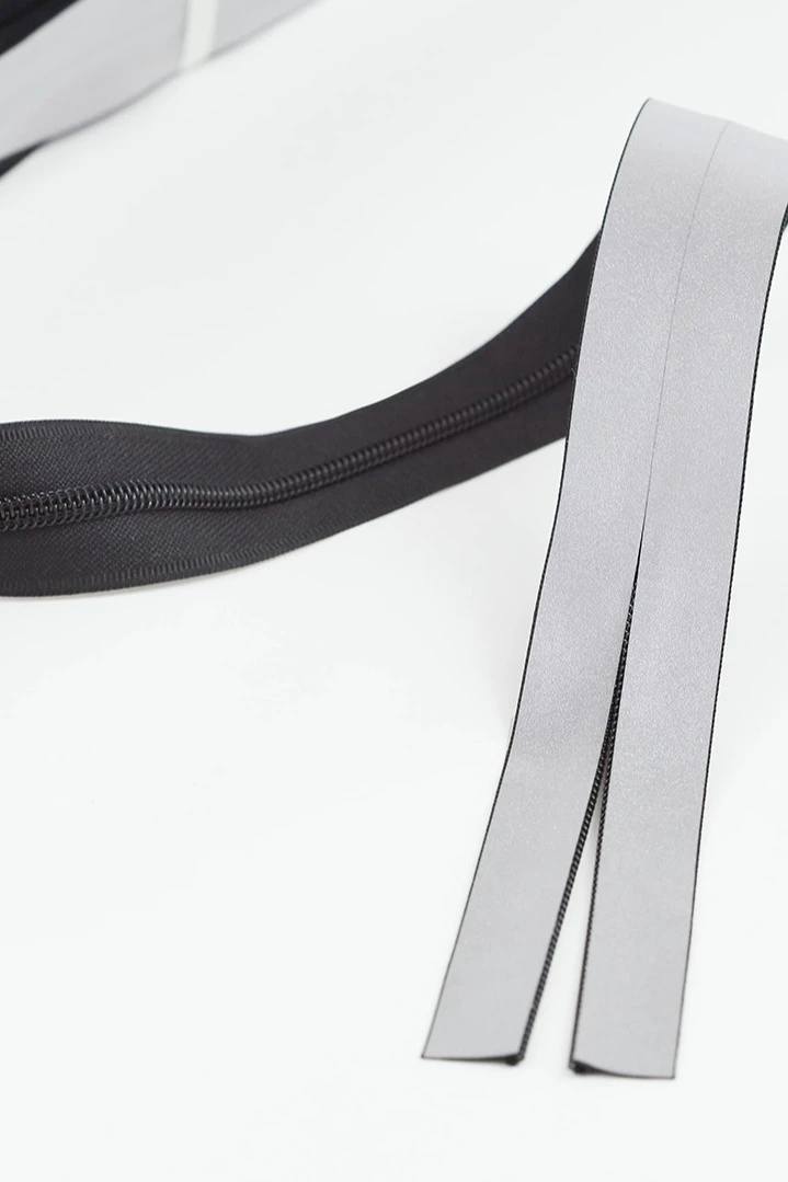 Молния спиральная реверсивная водонепроницаемая светоотражающая в рулоне 18 300 см, тип 5#1