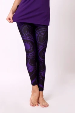 Легинсы женские с широким поясом с принтом "Black and purple mandala"