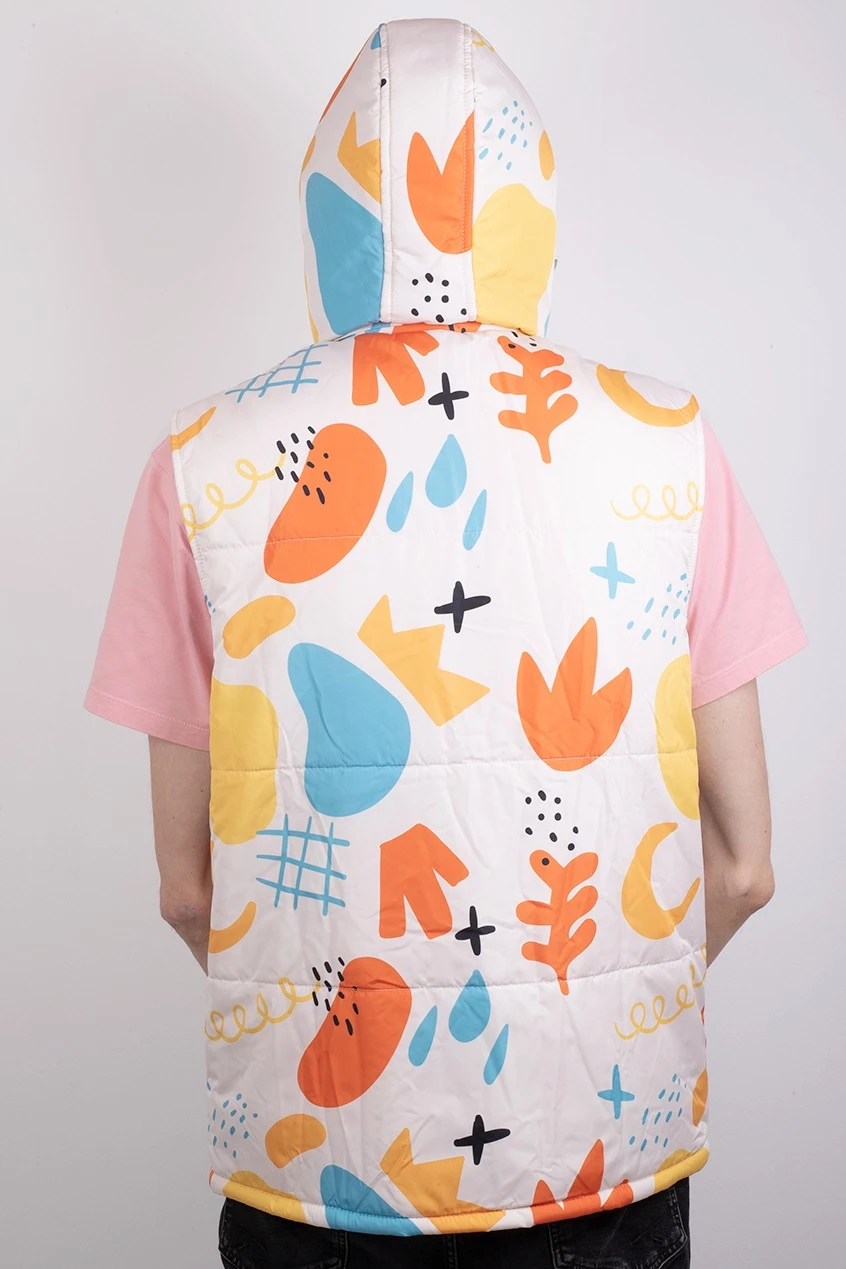 Жилет Диего на синтепоне с капюшоном унисекс, с полной запечаткой "Сrowns"#1 Жилет Диего на синтепоне с капюшоном унисекс, с полной запечаткой "Сrowns"#1