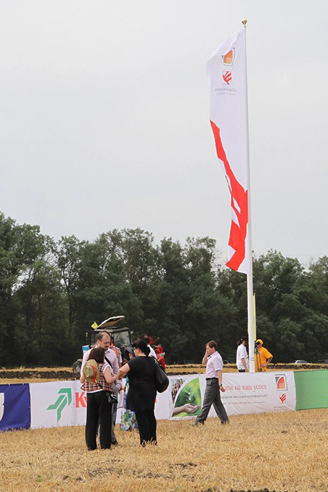 Аренда флагштока из стекловолокна с закрытым механизмом 12 м#4