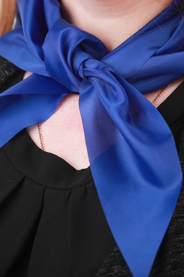 Косынка Лолла из шелка расцвечивания 65х65х95 см, однотонная синяя#6