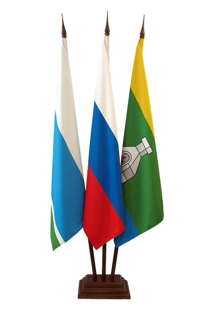 Арендовать подставку деревянную с основанием Пирамида (бук) 3 штока 2,5 м