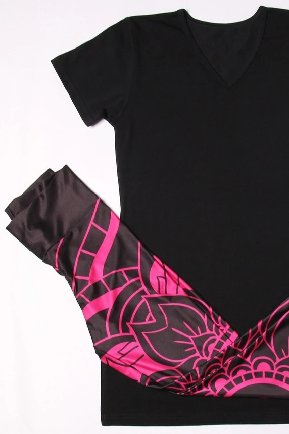 Купить комплект футболка хб + леггинсы "Черно-розовая мандала" Купить комплект футболка хб + леггинсы "Черно-розовая мандала"