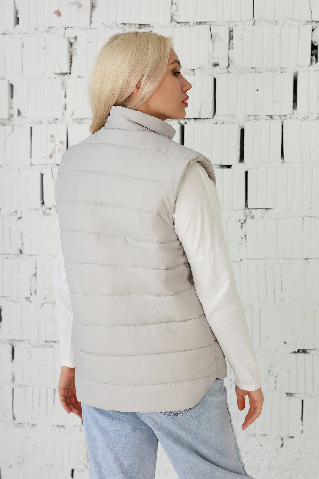Жилет Эмбер на синтепоне со стежкой унисекс, однотонный молочный#1